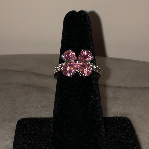 🌕 Pink flower shape accent on silver tone ring - Picture 6 of 6